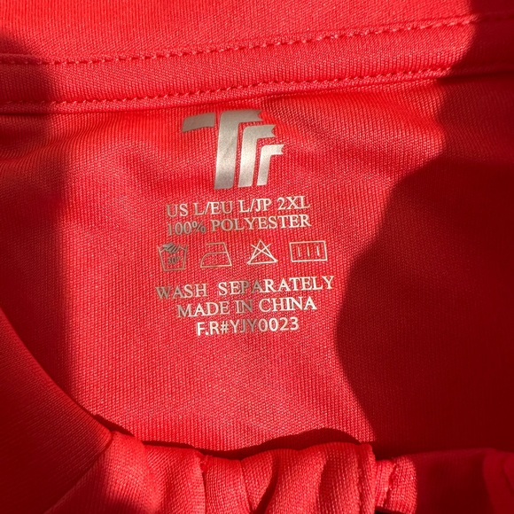 Tshirt - Picture 1 of 3